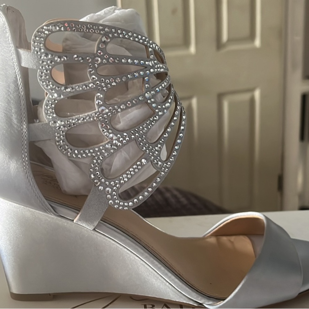 Stylish wedge heel